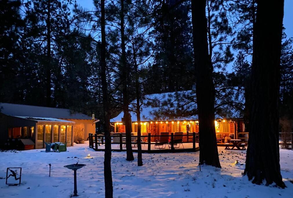 Beautiful Log Home Outside Of Sisters Exterior foto