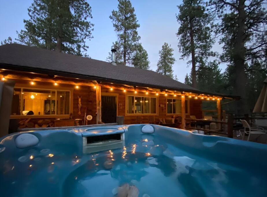 Beautiful Log Home Outside Of Sisters Exterior foto